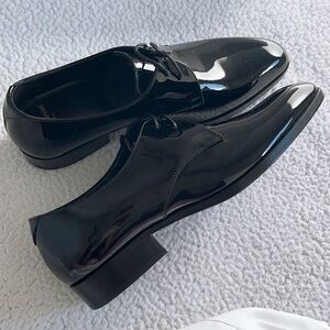 Saint Laurent Women's Jonas Black Patent Leather lace up shoes